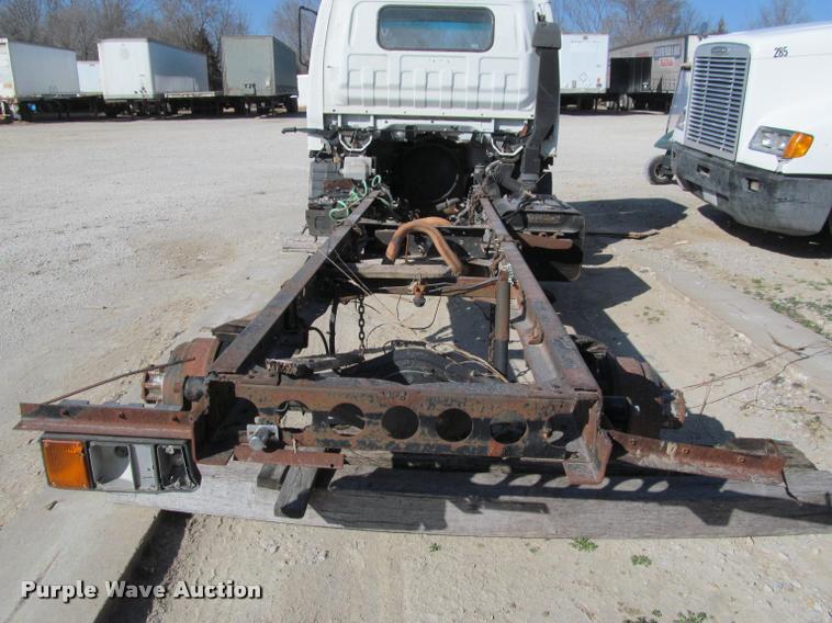 image for item DT9235 1996 Isuzu NPR truck cab and chassis