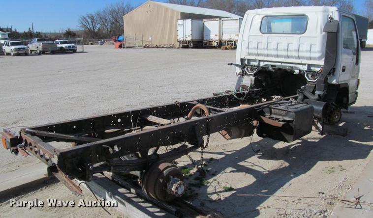 image for item DT9235 1996 Isuzu NPR truck cab and chassis