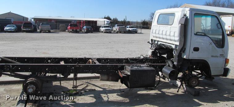 image for item DT9235 1996 Isuzu NPR truck cab and chassis