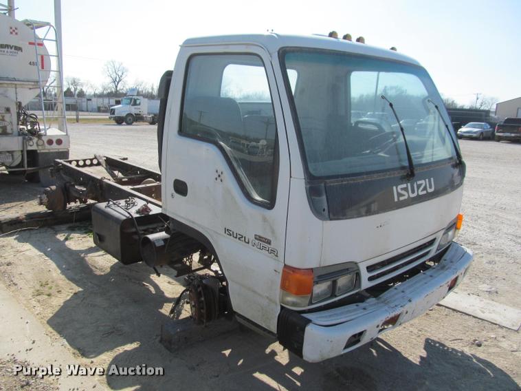 image for item DT9235 1996 Isuzu NPR truck cab and chassis