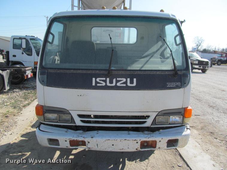 image for item DT9235 1996 Isuzu NPR truck cab and chassis