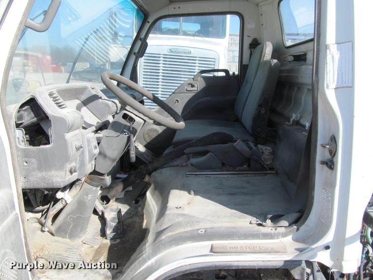 image for item DT9235 1996 Isuzu NPR truck cab and chassis