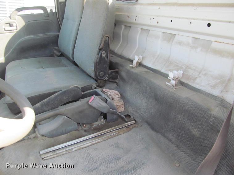 image for item DT9235 1996 Isuzu NPR truck cab and chassis