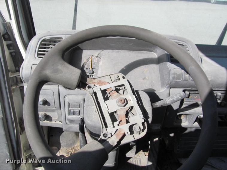 image for item DT9235 1996 Isuzu NPR truck cab and chassis