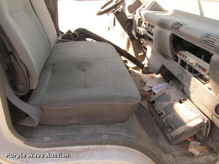 image for item DT9235 1996 Isuzu NPR truck cab and chassis