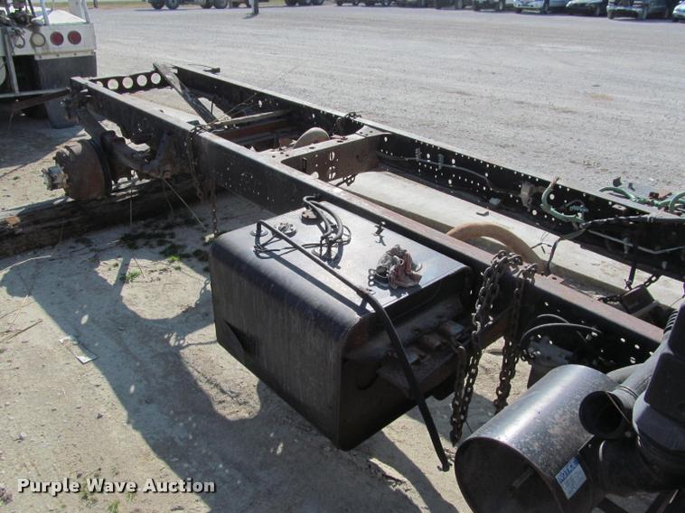 image for item DT9235 1996 Isuzu NPR truck cab and chassis