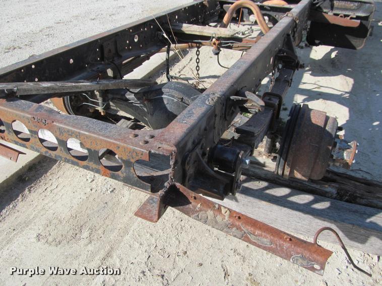 image for item DT9235 1996 Isuzu NPR truck cab and chassis