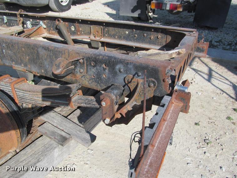 image for item DT9235 1996 Isuzu NPR truck cab and chassis