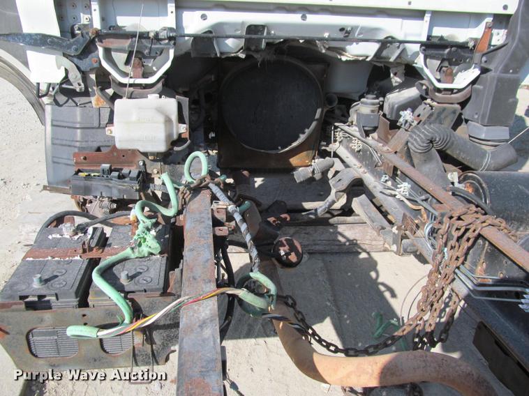 image for item DT9235 1996 Isuzu NPR truck cab and chassis