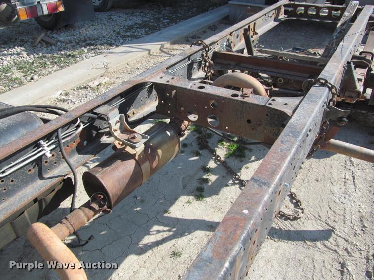 image for item DT9235 1996 Isuzu NPR truck cab and chassis