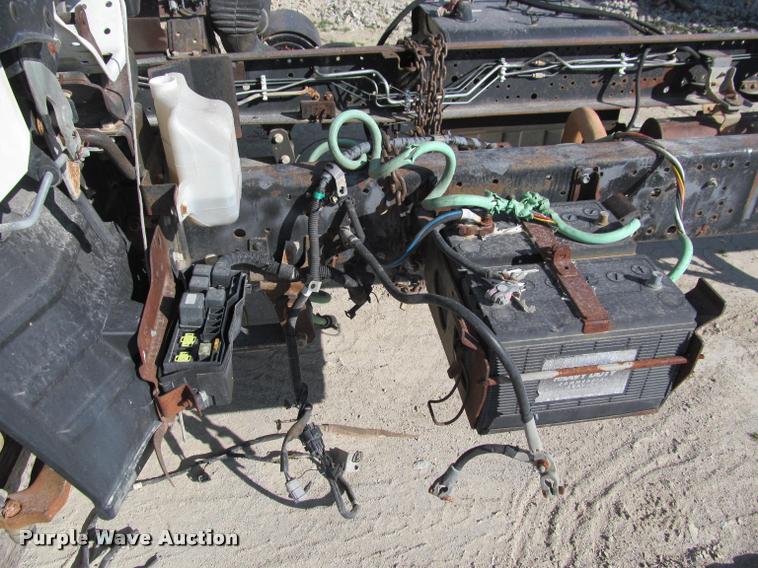 image for item DT9235 1996 Isuzu NPR truck cab and chassis