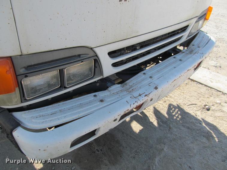 image for item DT9235 1996 Isuzu NPR truck cab and chassis