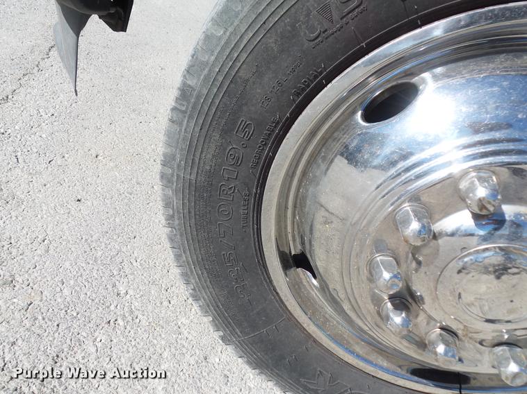 image for item J1571 2011 Ford F450 Super Duty utility truck