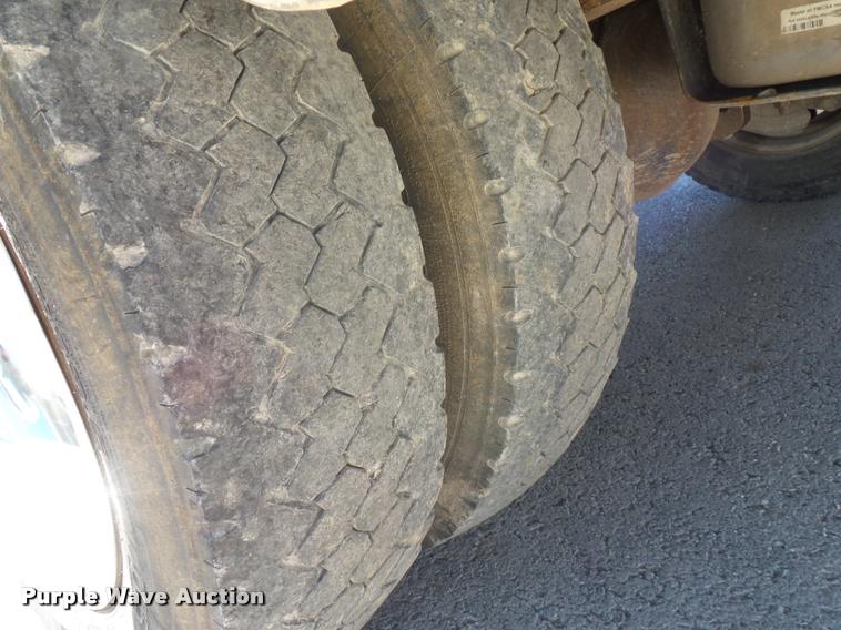 image for item J1571 2011 Ford F450 Super Duty utility truck