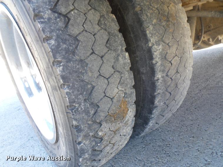 image for item J1571 2011 Ford F450 Super Duty utility truck