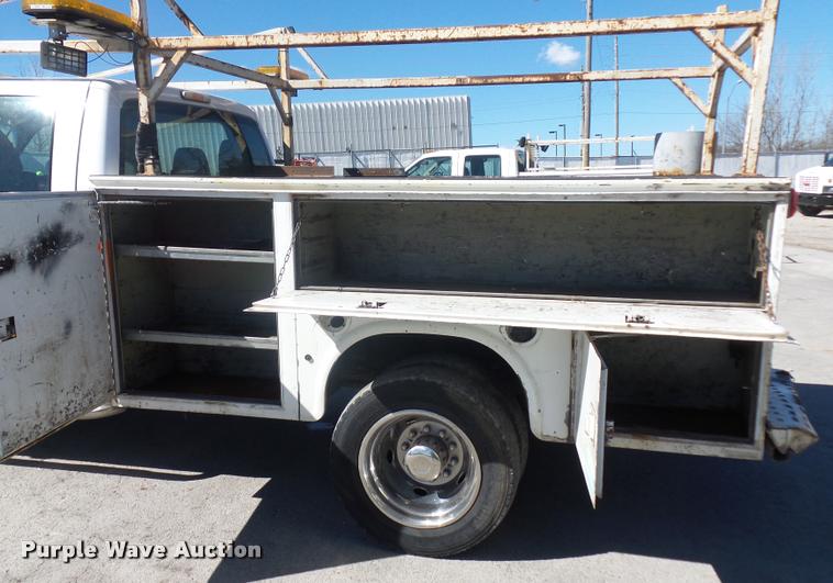 image for item J1571 2011 Ford F450 Super Duty utility truck