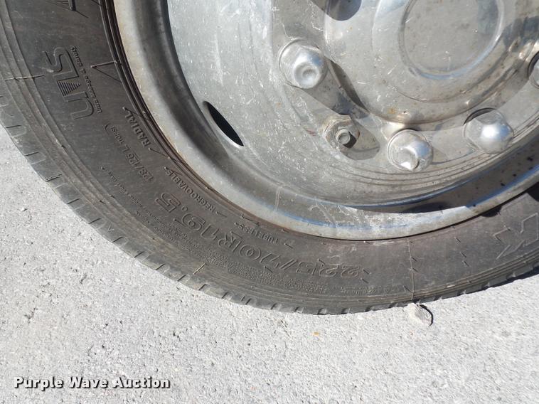 image for item J1572 2010 Ford F450 Super Duty utility truck