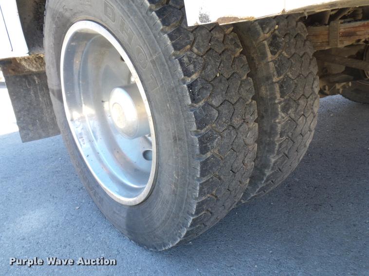 image for item J1572 2010 Ford F450 Super Duty utility truck