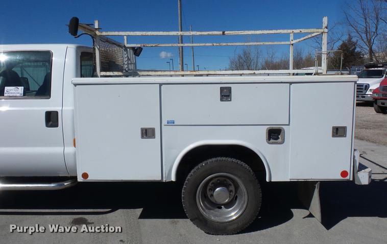 image for item J1572 2010 Ford F450 Super Duty utility truck