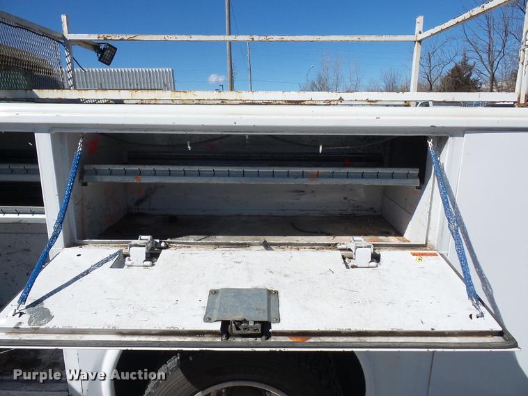 image for item J1572 2010 Ford F450 Super Duty utility truck