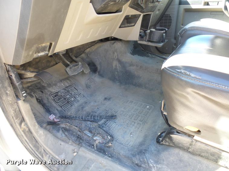 image for item J1572 2010 Ford F450 Super Duty utility truck