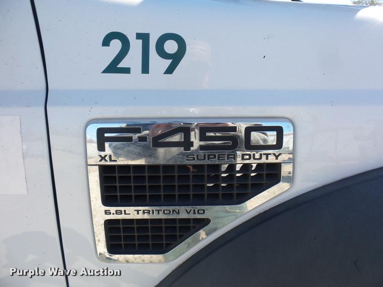 image for item J1572 2010 Ford F450 Super Duty utility truck
