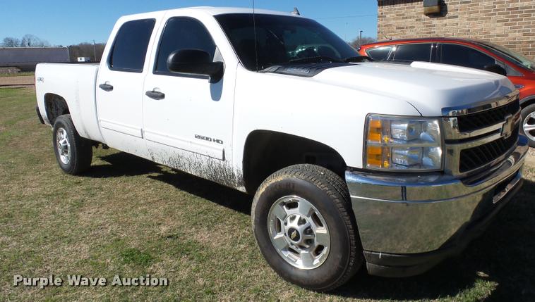 image for item J2631 2013 Chevrolet Silverado 2500HD Crew Cab pickup truck