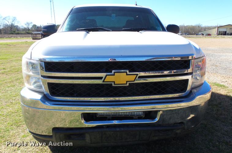 image for item J2631 2013 Chevrolet Silverado 2500HD Crew Cab pickup truck