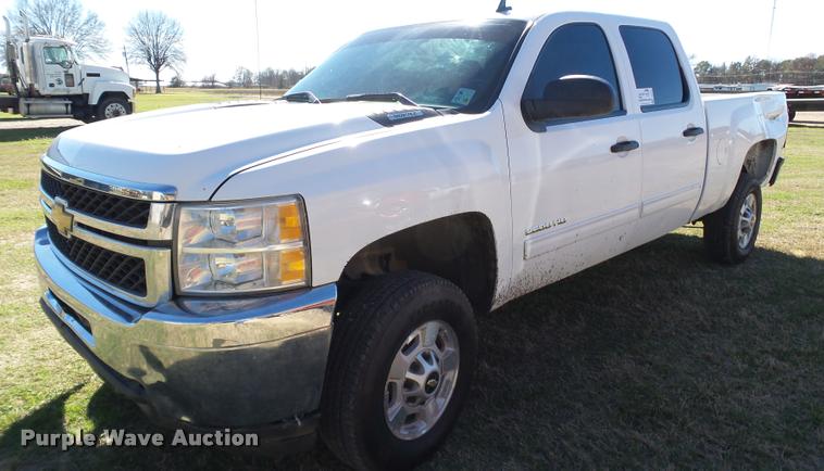 image for item J2631 2013 Chevrolet Silverado 2500HD Crew Cab pickup truck