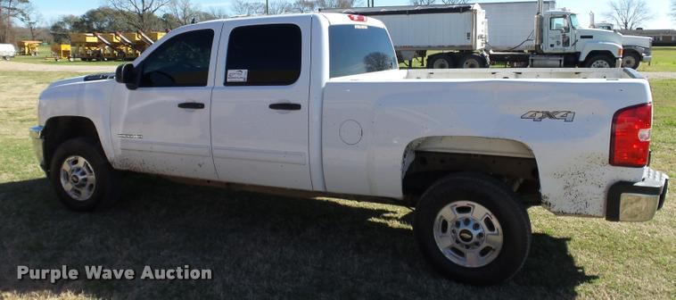 image for item J2631 2013 Chevrolet Silverado 2500HD Crew Cab pickup truck