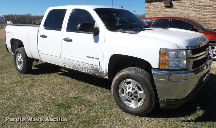 image for item J2631 2013 Chevrolet Silverado 2500HD Crew Cab pickup truck