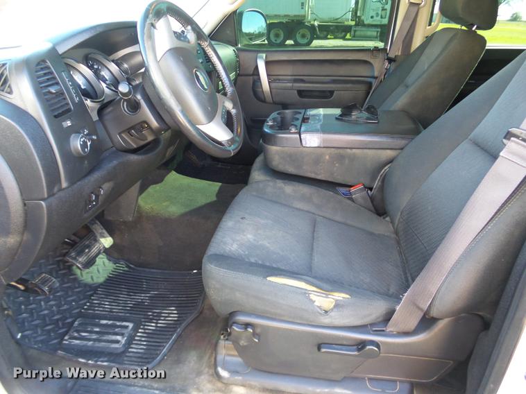 image for item J2631 2013 Chevrolet Silverado 2500HD Crew Cab pickup truck