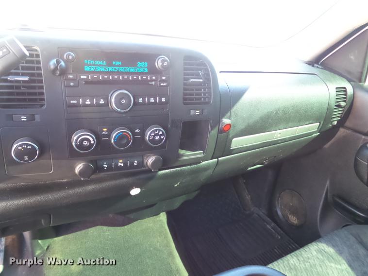 image for item J2631 2013 Chevrolet Silverado 2500HD Crew Cab pickup truck