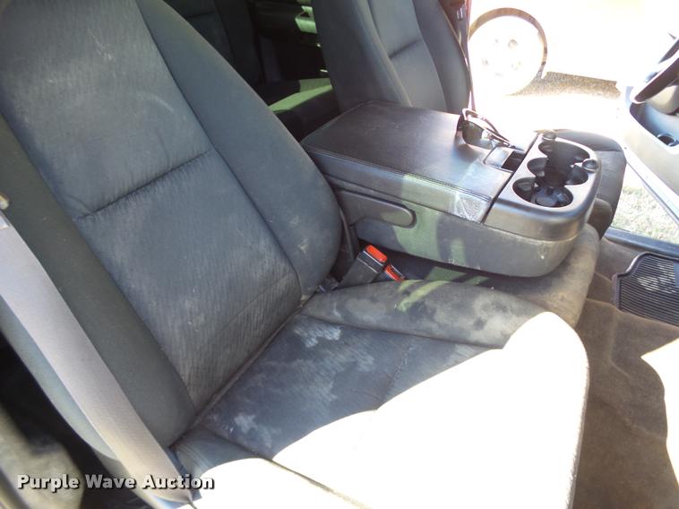 image for item J2631 2013 Chevrolet Silverado 2500HD Crew Cab pickup truck