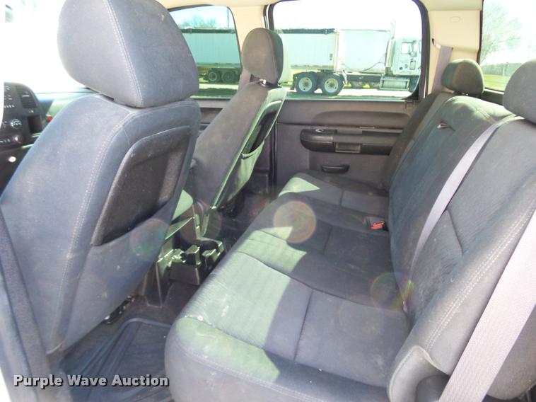 image for item J2631 2013 Chevrolet Silverado 2500HD Crew Cab pickup truck