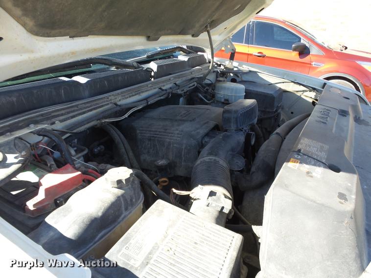 image for item J2631 2013 Chevrolet Silverado 2500HD Crew Cab pickup truck