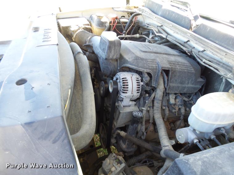 image for item J2631 2013 Chevrolet Silverado 2500HD Crew Cab pickup truck