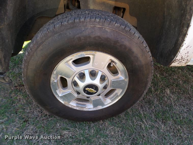 image for item J2631 2013 Chevrolet Silverado 2500HD Crew Cab pickup truck