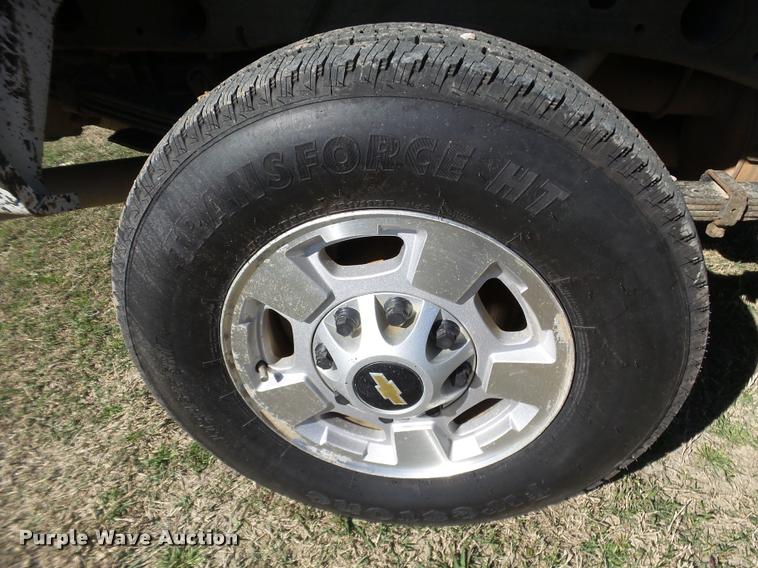 image for item J2631 2013 Chevrolet Silverado 2500HD Crew Cab pickup truck