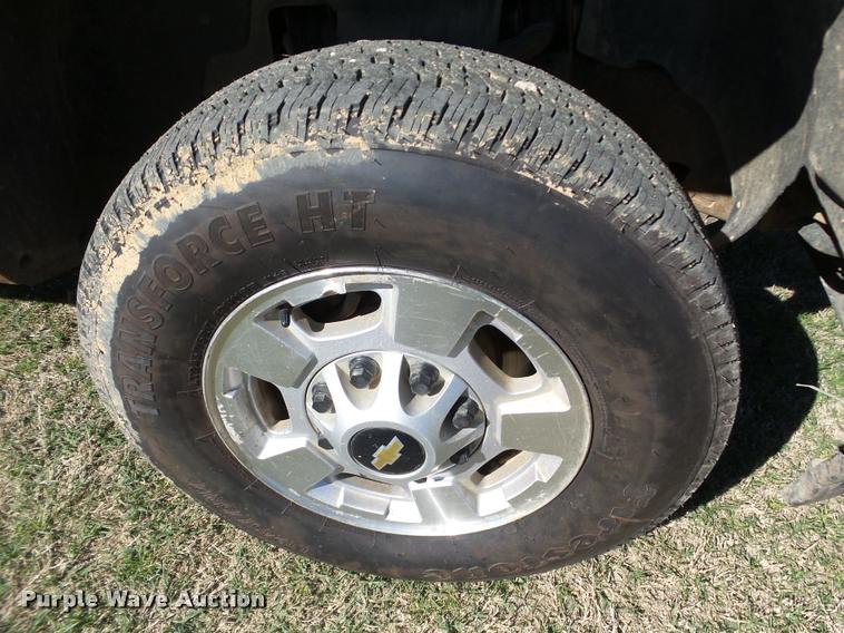 image for item J2631 2013 Chevrolet Silverado 2500HD Crew Cab pickup truck