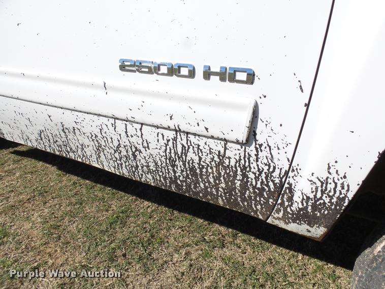 image for item J2631 2013 Chevrolet Silverado 2500HD Crew Cab pickup truck