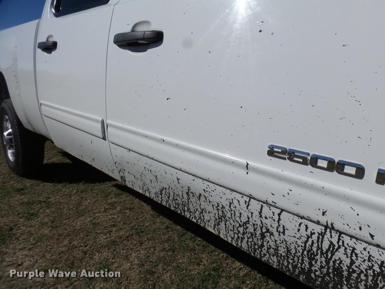 image for item J2631 2013 Chevrolet Silverado 2500HD Crew Cab pickup truck