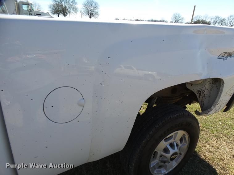 image for item J2631 2013 Chevrolet Silverado 2500HD Crew Cab pickup truck