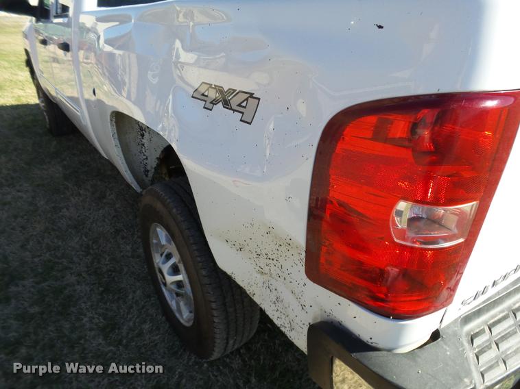 image for item J2631 2013 Chevrolet Silverado 2500HD Crew Cab pickup truck