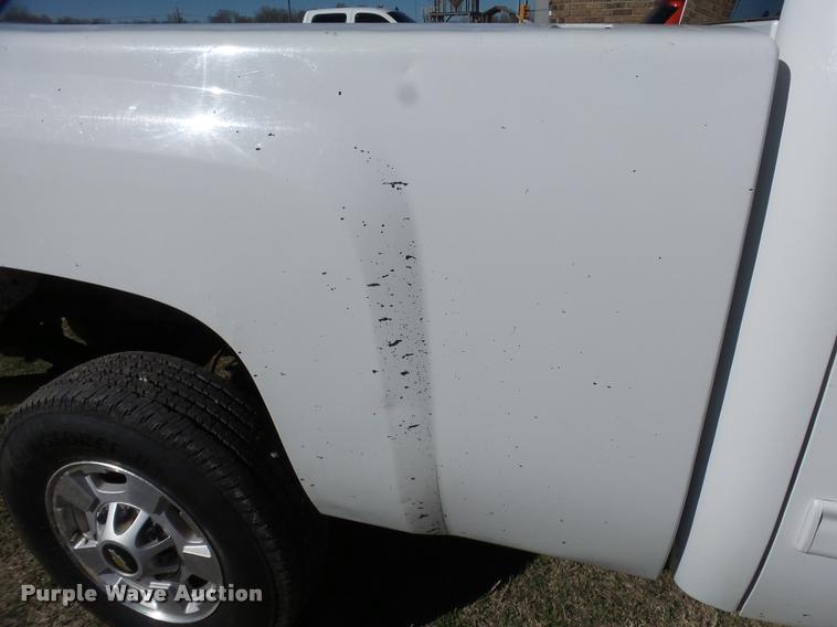 image for item J2631 2013 Chevrolet Silverado 2500HD Crew Cab pickup truck