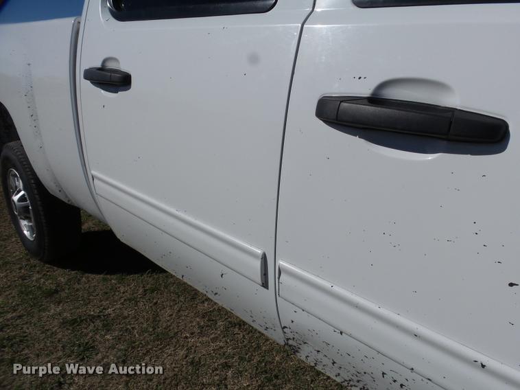 image for item J2631 2013 Chevrolet Silverado 2500HD Crew Cab pickup truck