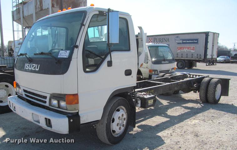 image for item J2633 2005 Isuzu NQR truck cab and chassis
