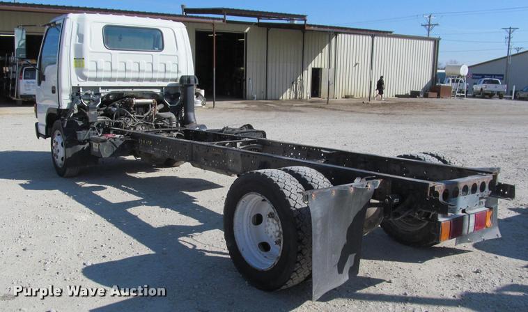 image for item J2633 2005 Isuzu NQR truck cab and chassis