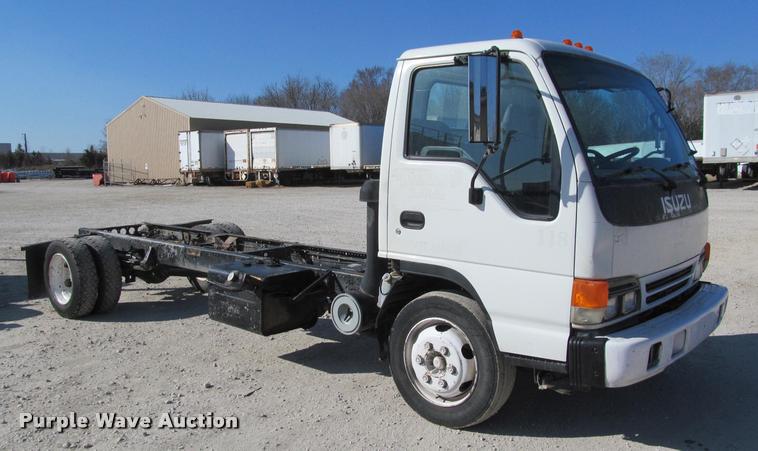 image for item J2633 2005 Isuzu NQR truck cab and chassis