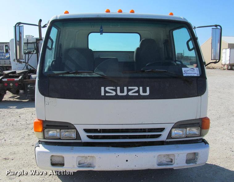 image for item J2633 2005 Isuzu NQR truck cab and chassis
